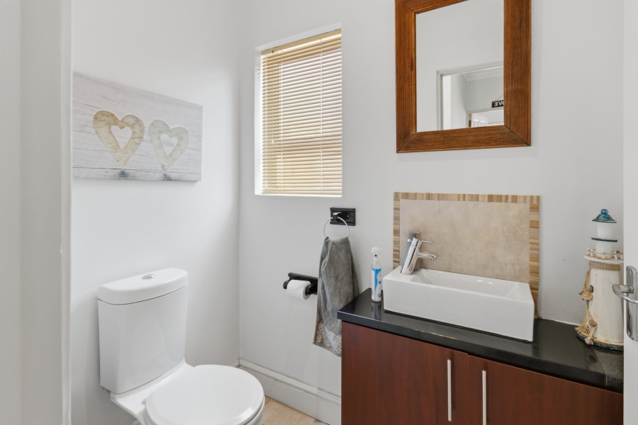 4 Bedroom Property for Sale in Harbour Island Western Cape